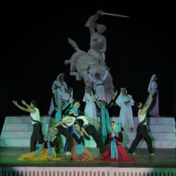 COREOGRAFA. La representacin del Ballet Municipal anoche, en el teatro Gran Mariscal.