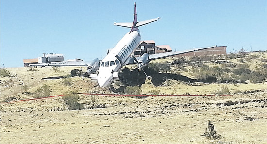 AVIONETA. El incidente alarm a pasajeros y vecinos de la zona del aeropuerto; la nave est con daos materiales.