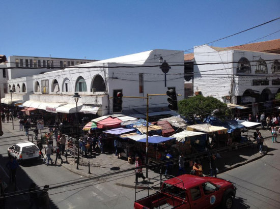 DEUDORES. La mayora de los adjudicatarios de tiendas del Mercado Central deben alquileres desde enero de 2010.