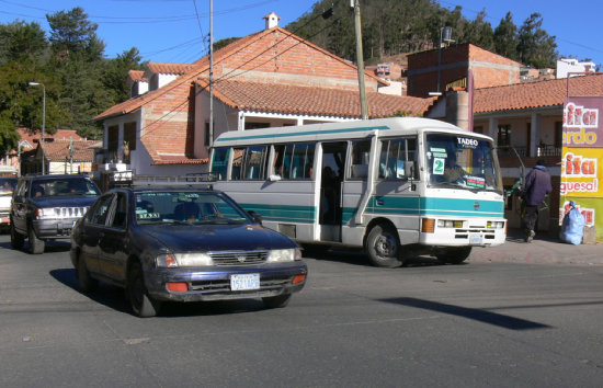 PROBLEMA. El transporte en Sucre se torn conflictivo, afectando a los peatones.