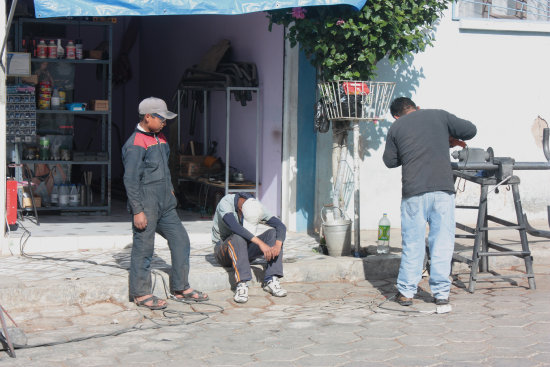 MIGRACIN. Los menores viajan en busca de trabajo ante la difcil situacin econmica que atraviesa su familia.