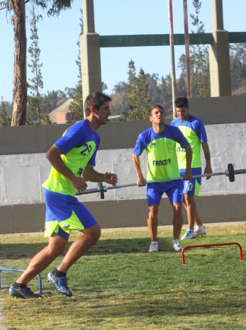 Los estudiantiles entrenaron ayer en la cancha de El Bosquecillo, de la zona de Fancesa.