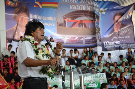 SANTA CRUZ. El presidente Evo Morales estuvo ayer, en Santa Cruz, donde recibi proyectos municipales.