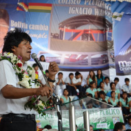 SANTA CRUZ. El presidente Evo Morales estuvo ayer, en Santa Cruz, donde recibi proyectos municipales.