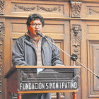 ESCRITOR. Alex Ailln durante la presentacin del libro en el Centro Cultural Simn I. Patio.