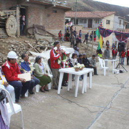 ENTREGA. Autoridades y vecinos celebraron la conclusin e inauguracin oficial de la va.