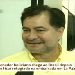 INFORME. El senador Roger Pinto a su llegada a Brasilia tuvo contacto con la prensa, pero evit referirse al tema de su salida de Bolivia.