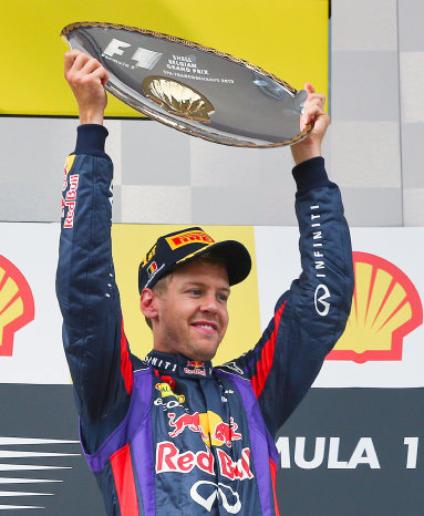 El piloto alemn Sebastian Vettel celebra su triunfo en el Gran Premio de Blgica corrido ayer, domingo.