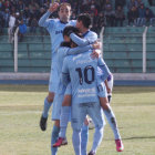 Los jugadores de Bolvar celebran una de las dianas de la goleada sobre Real Potos, en la Villa Imperial.