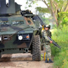 OPERATIVO. El Ejrcito patrulla una carretera.