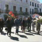 FESTEJO. Distintas organizaciones de adultos mayores desfilaron ayer por plaza 25 de Mayo.