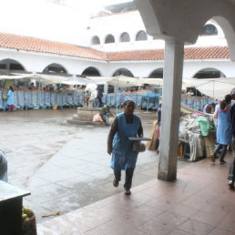 CAMPAA. El estado del Mercado Central en la limpieza del pasado domingo.