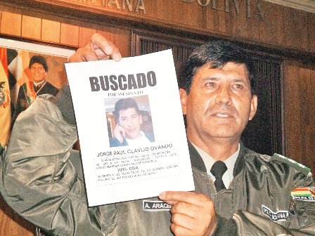 POLICIA. Muestra la foto de Jorge Clavijo.