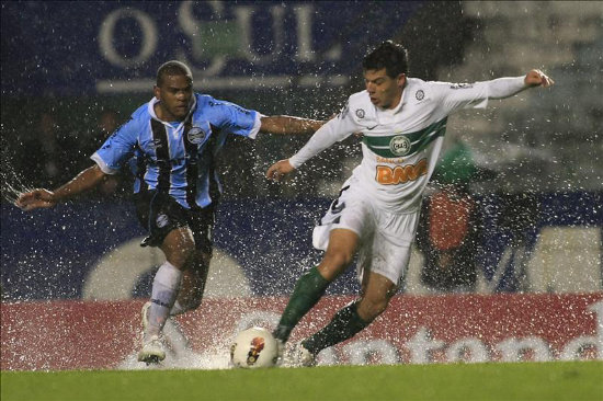 En un dramtico partido, Coritiba super por penales a Vitria y avanz a octavos de final de la Copa Sudamericana.