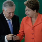 CAMBIO. El nuevo canciller, Luiz Alberto Figueiredo, y la presidenta de Brasil, Dilma Rousseff, ayer.