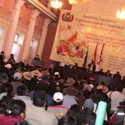 CUMBRE. Una nutrida delegacin del Chaco chuquisaqueo particip ayer de la Cumbre.