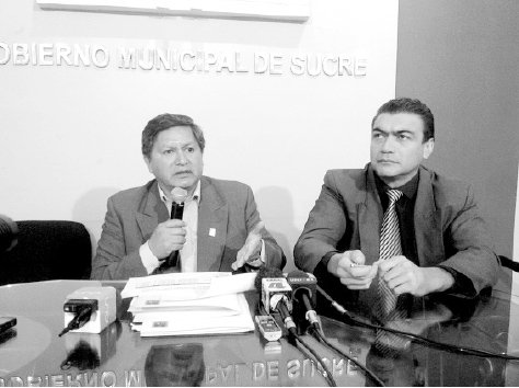 EJECUCIN. El alcalde Moiss Torres y el oficial Mayor Administrativo y Financiero, Rafael Rodrguez, presentaron el informe cuatrimestral.