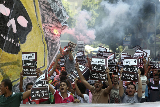 PROTESTA. Los grupos islamistas anuncian resistencia al Gobierno.