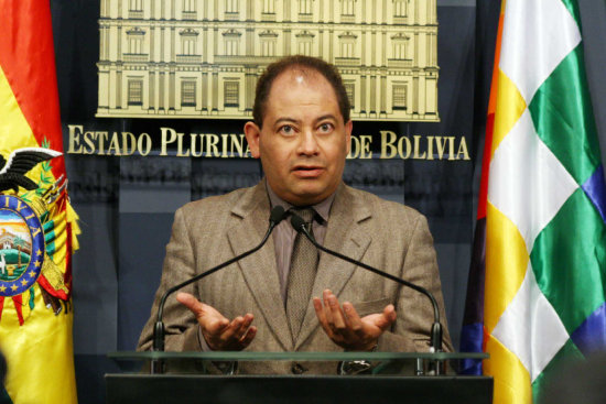 DELEGACIN. El ministro de Gobierno, Carlos Romero, preside la comitiva nacional.