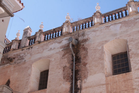 DETERIORO. Especialistas recomiendan una refaccin integral de la Catedral Metropolitana, cuya construccin data de 1551.