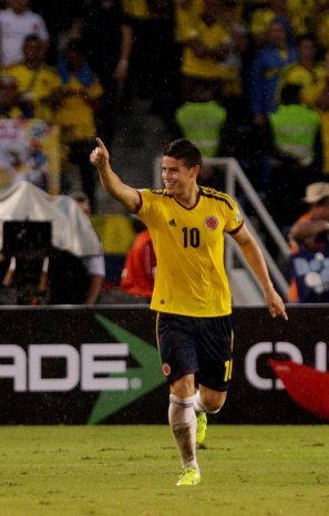 El colombiano James Rodrguez celebra el nico gol del cuadro cafetalero, en Barranquilla.