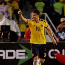 El colombiano James Rodrguez celebra el nico gol del cuadro cafetalero, en Barranquilla.