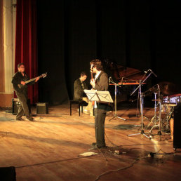 ESPECTCULO. Gustavo Orihuela y su grupo durante la presentacin del disco 