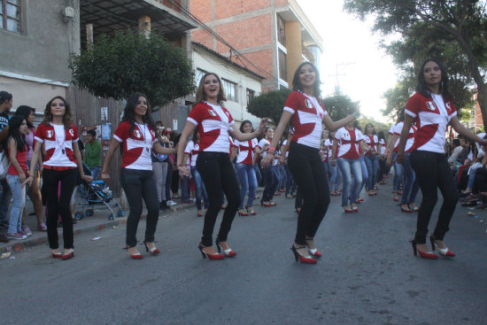 ESPECTACULAR. La participacin de los caporales Centralistas Sucre caus sensacin.