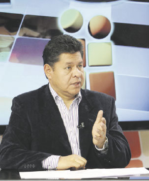 INFORME. El ministro de Defensa, Rubén Saavedra, en entrevista con medios estatales.