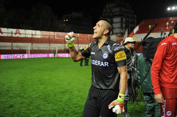 El arquero Pablo Migliore fue la figura de Argentinos Juniors en la victoria de los Bichos Colorados sobre All Boys, el pasado sábado.