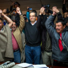 ACUERDO. Dirigentes campesinos celebran.