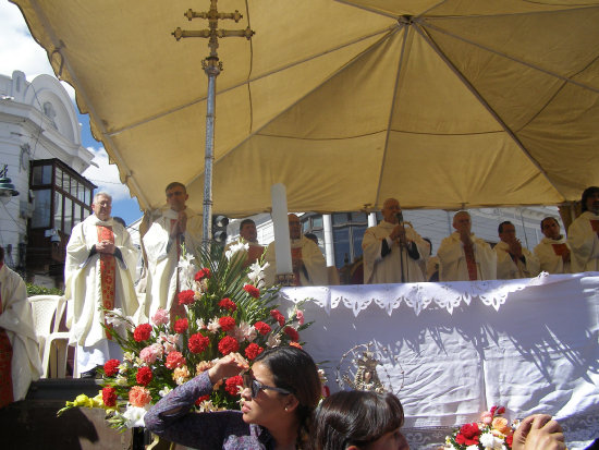 EUCARISTÍA. El pueblo católico de Sucre asistió a la plaza 25 de Mayo, para participar en la ceremonia dedicada a la patrona de los chuquisaqueños.