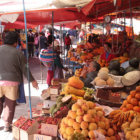 AUTORIZADAS. Vendedoras del mercado.