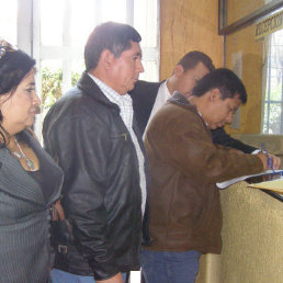 ENTREGA. La comitiva de Gran Chaco, ayer, en el TCP.