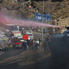 INTERVENCIN. La protesta de varios vecinos de la ciudad de La Paz fue reprimida por efectivos policiales.