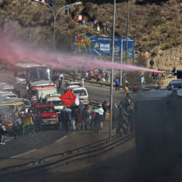 INTERVENCIN. La protesta de varios vecinos de la ciudad de La Paz fue reprimida por efectivos policiales.