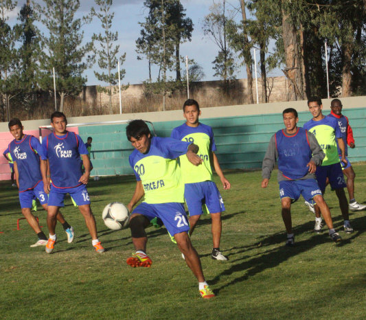 Una escena de la prctica de ayer, en la cancha del Complejo Deportivo El Bosquecillo.