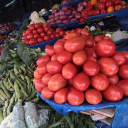 PRECIO. El tomate es el producto que ms aument su costo en los ltimos das, a pesar de que su abastecimiento es casi normal en mercados.