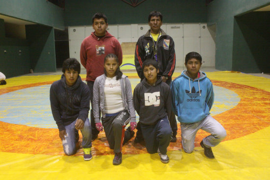 Con cinco deportistas y un entrenador aporta Sucre a la seleccin boliviana en la disciplina de lucha; abajo, los capitalinos Higor Calani (i) y Ana Mogro fueron convocados en taekwondo.