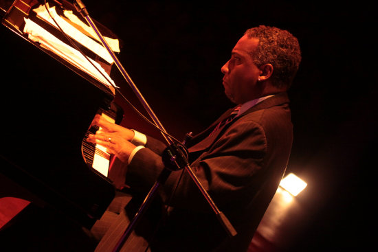 MAESTRO. Durrante su recital en el teatro Gran Mariscal, el virtuoso pianista estadounidense Eric Byrd conquist al pblico por su talento y carisma.