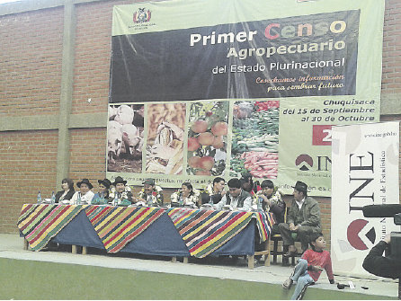 INAUGURACIN. Las autoridades nacionales y departamentales dan inicio al Censo Agropecuario en Chuquisaca en un encuentro en Yamparez.