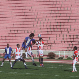 Cementeros y refineros sostuvieron ayer un partido amistoso en el estadio Patria, a una semana del inicio del torneo local de fttbol.