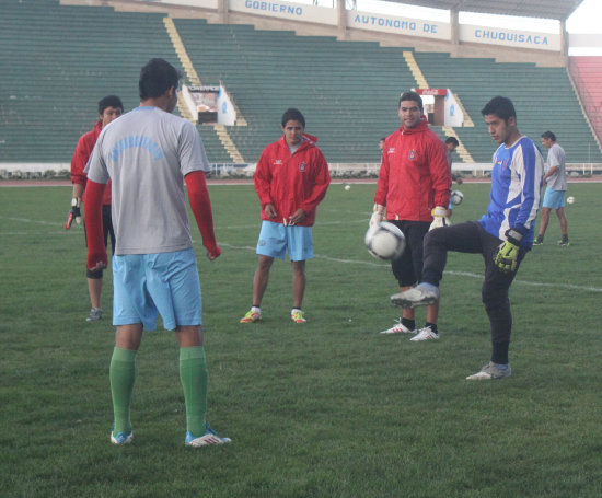 Universitario vuelve a las prcticas en doble turno.