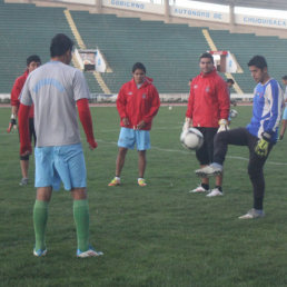 Universitario vuelve a las prcticas en doble turno.