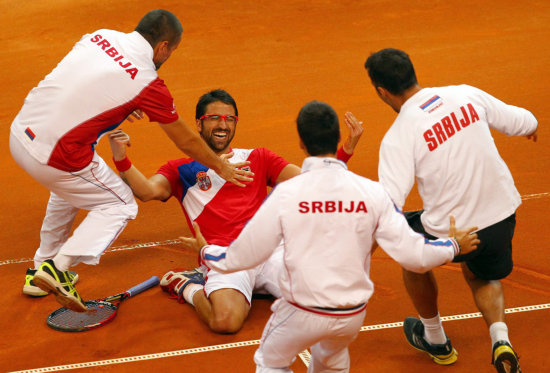 Tipsarevic le dio el triunfo a Serbia para acceder a la final de la Copa Davis.