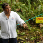 DENUNCIA. Rafael Correa durante su explicacin en la selva ecuatoriana.