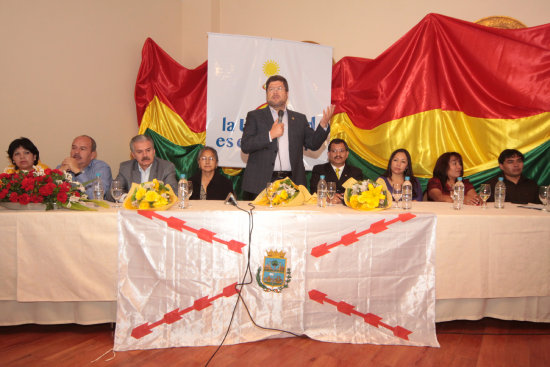 PRESENTACIN. Los dirigentes de las fuerzas polticas que conforman el Frente Amplio presentan el nuevo proyecto poltico en Sucre.