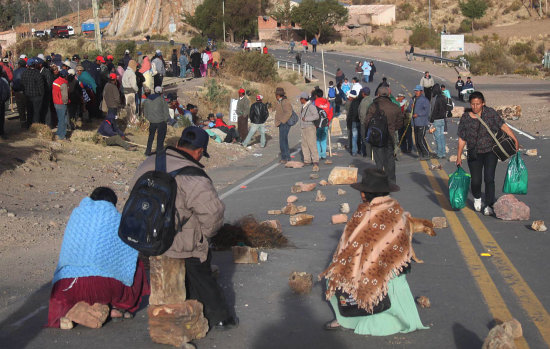 CONFLICTO. Comunarios incluso bloquearon en la localidad de Betanzos.