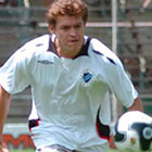 Miguel Hoyos jugar como lateral.