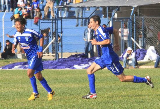 Los jugadores de Sport Boys celebran uno de los dos goles de ayer.